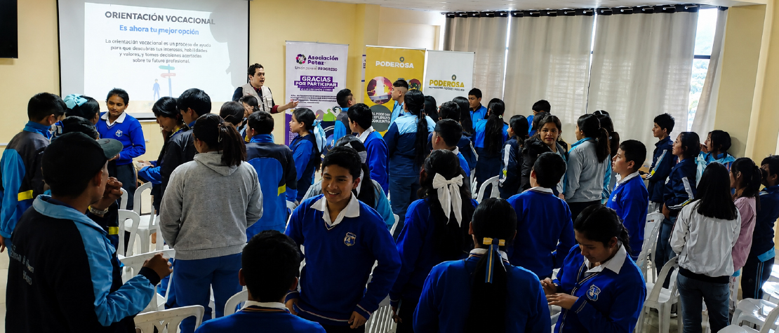 Minera Poderosa fortalece las capacidades de estudiantes líderes en Suyubamba, Pataz