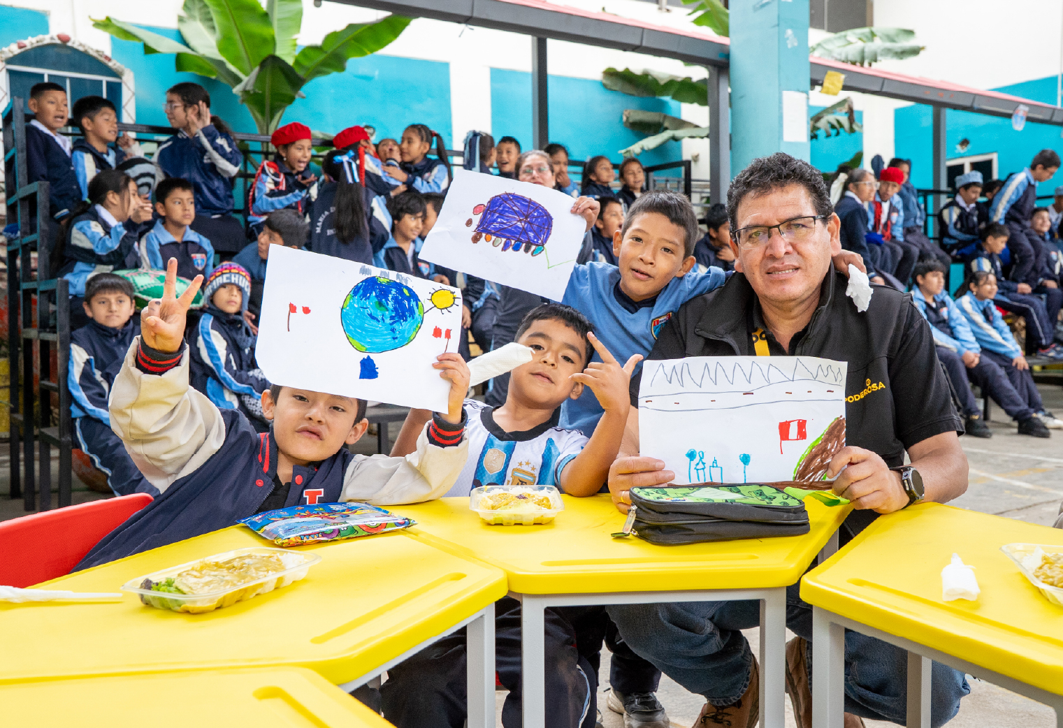 Poderosa dona mobiliario a institución educativa del distrito de Pataz
