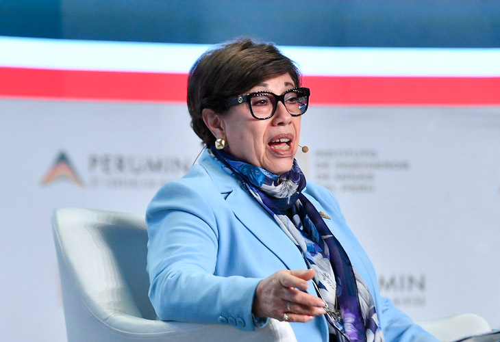 Eva Arias en CADE 2025: Reinfo perpetúa la ilegalidad y debilita la minería formal