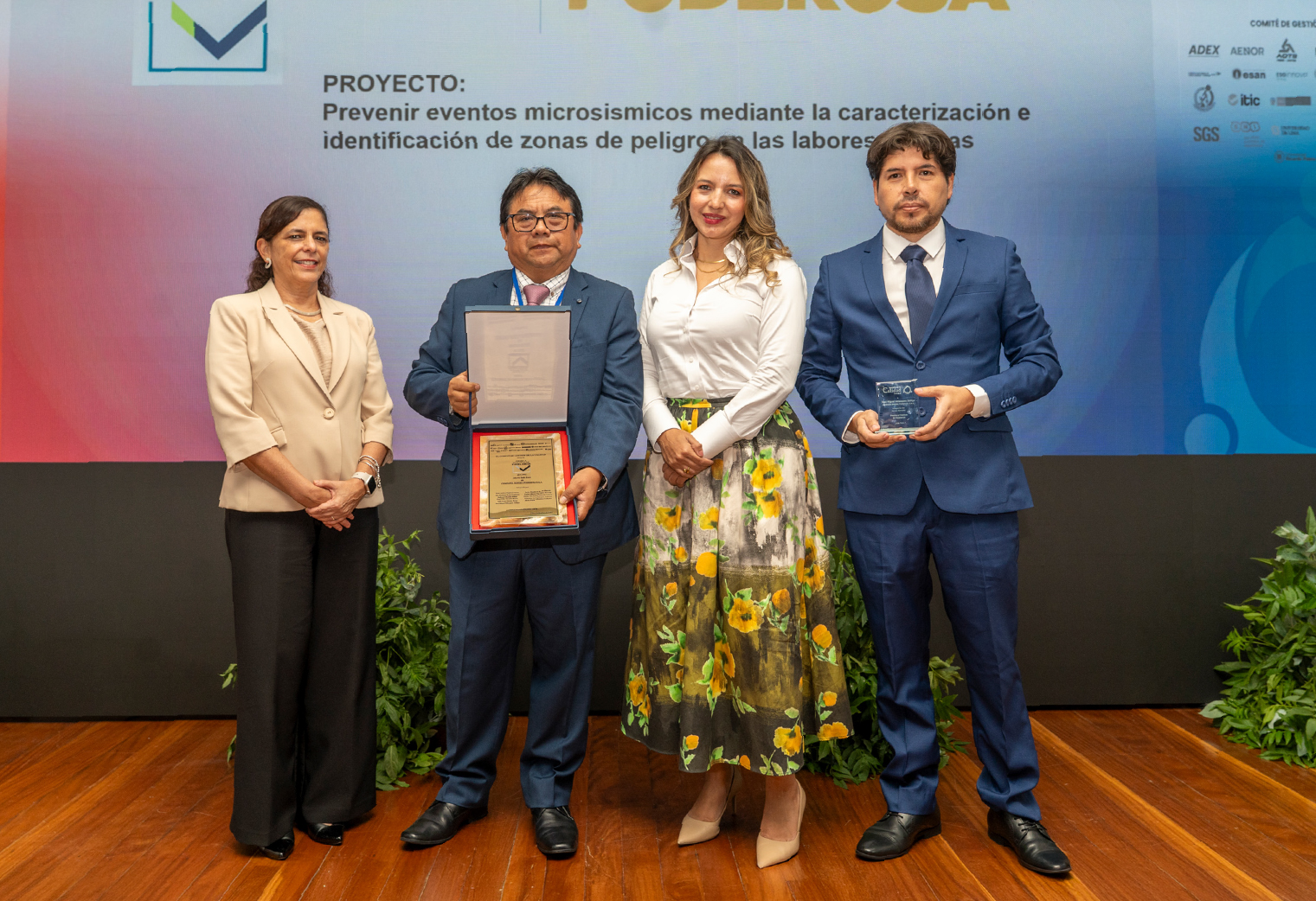 Minera Poderosa recibe el premio Prácticas de Excelencia 2026 de la Sociedad Nacional de Industrias
